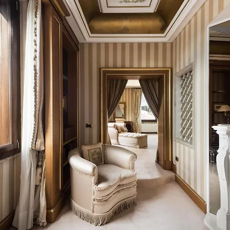 Colosseum Penthouse - Beyond By Treasurerome Appartement *